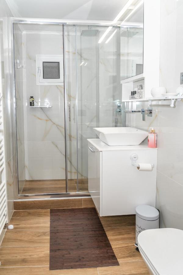 Angels Apartment Free Private Parking Tesalonika Bagian luar foto